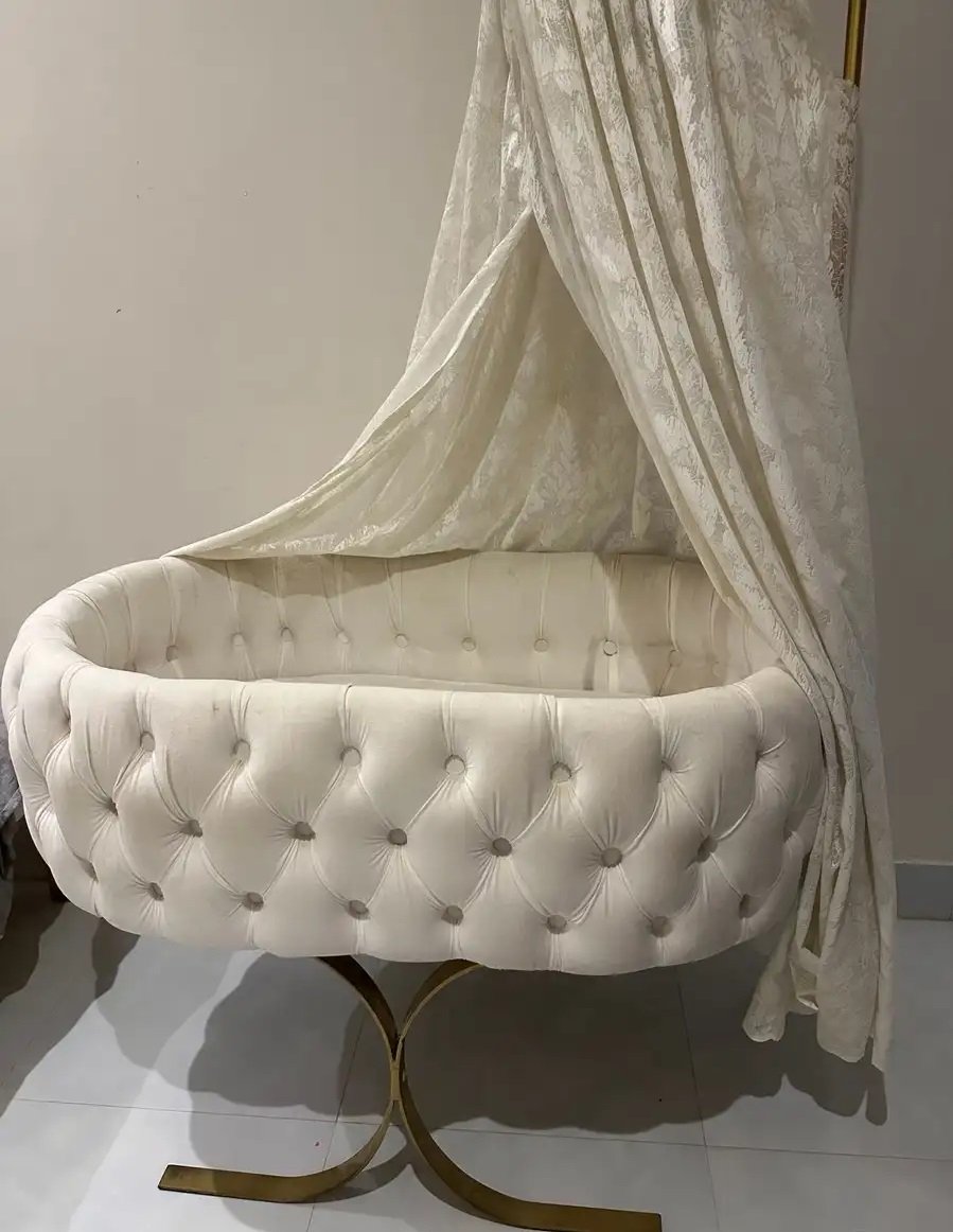 سرير اطفال للبيع