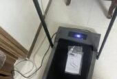 سير رياضي يتصفط