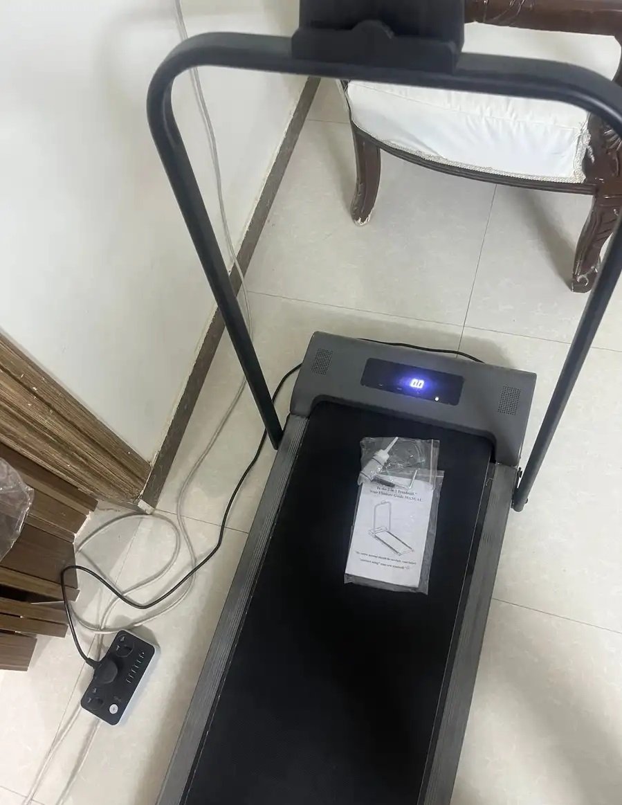 سير رياضي يتصفط