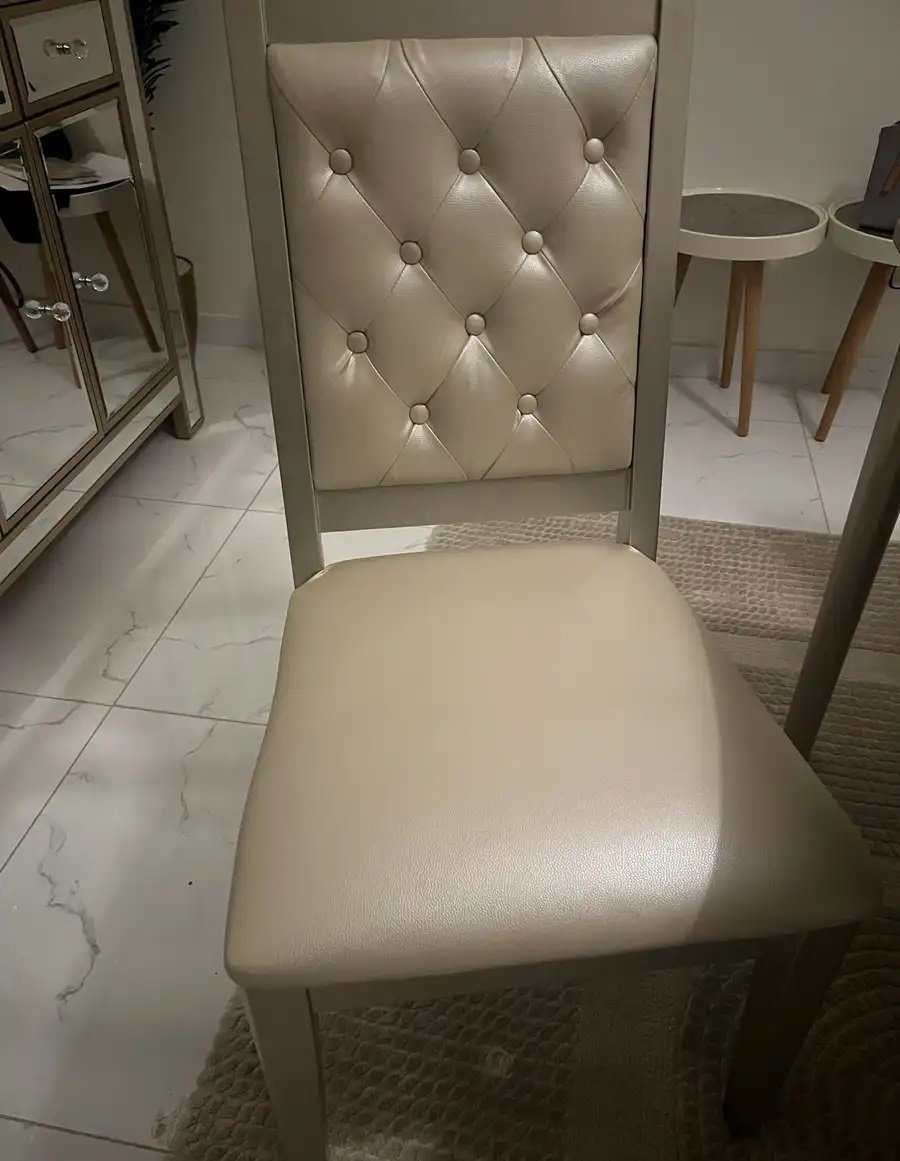 طاولة طعام من هوم سنتر