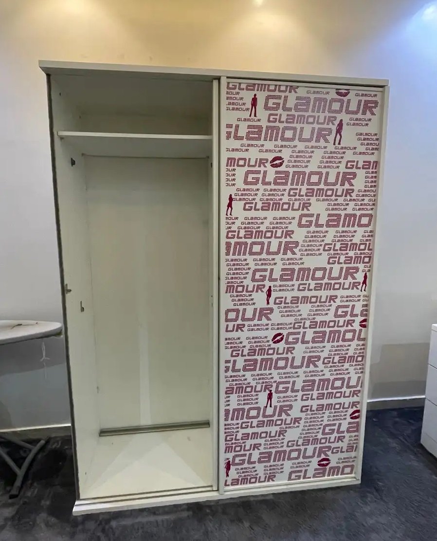 دولاب مزدوج 2 باب سحاب اللون ابيض و بنبي