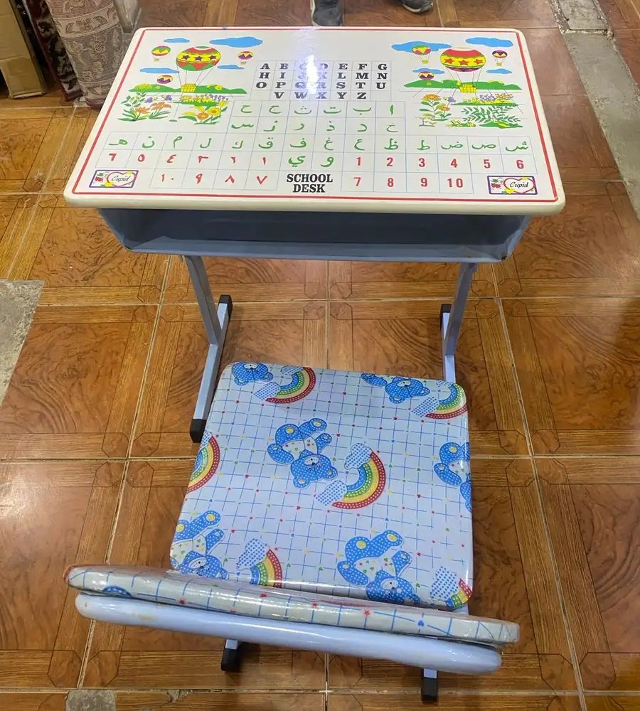 طاولة مدرسية للأطفال