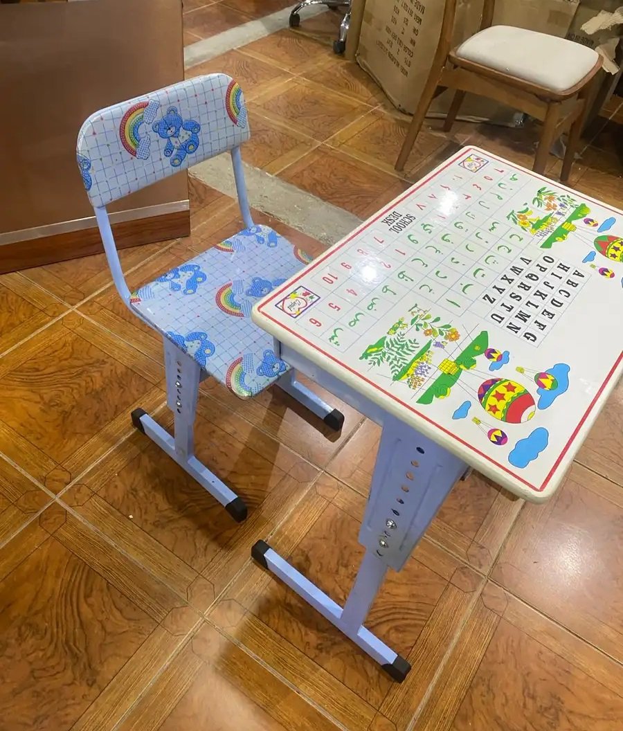 طاولة مدرسية للأطفال
