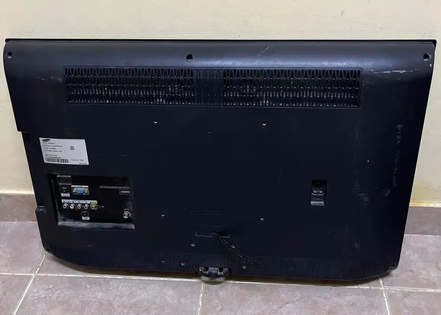 شاشة سامسونج 32 بوصة استخدام نظيف. سبب البيعة أحتاج 250