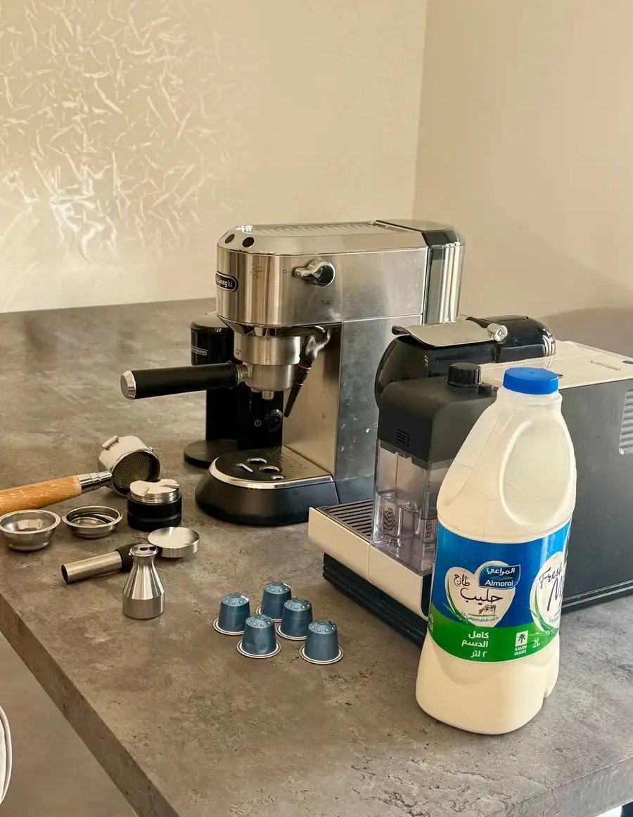 ثلاث أجهزة قهوة مختصة