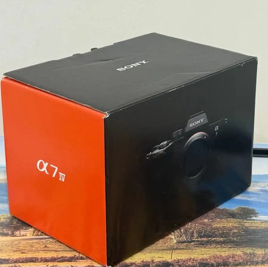 كاميرا سوني A7 IV جديدة لم تستخدم بكامل ملحقاتها