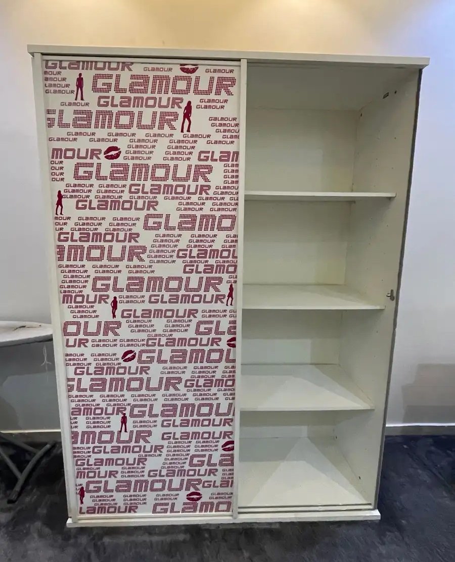 دولاب مزدوج 2 باب سحاب اللون ابيض و بنبي