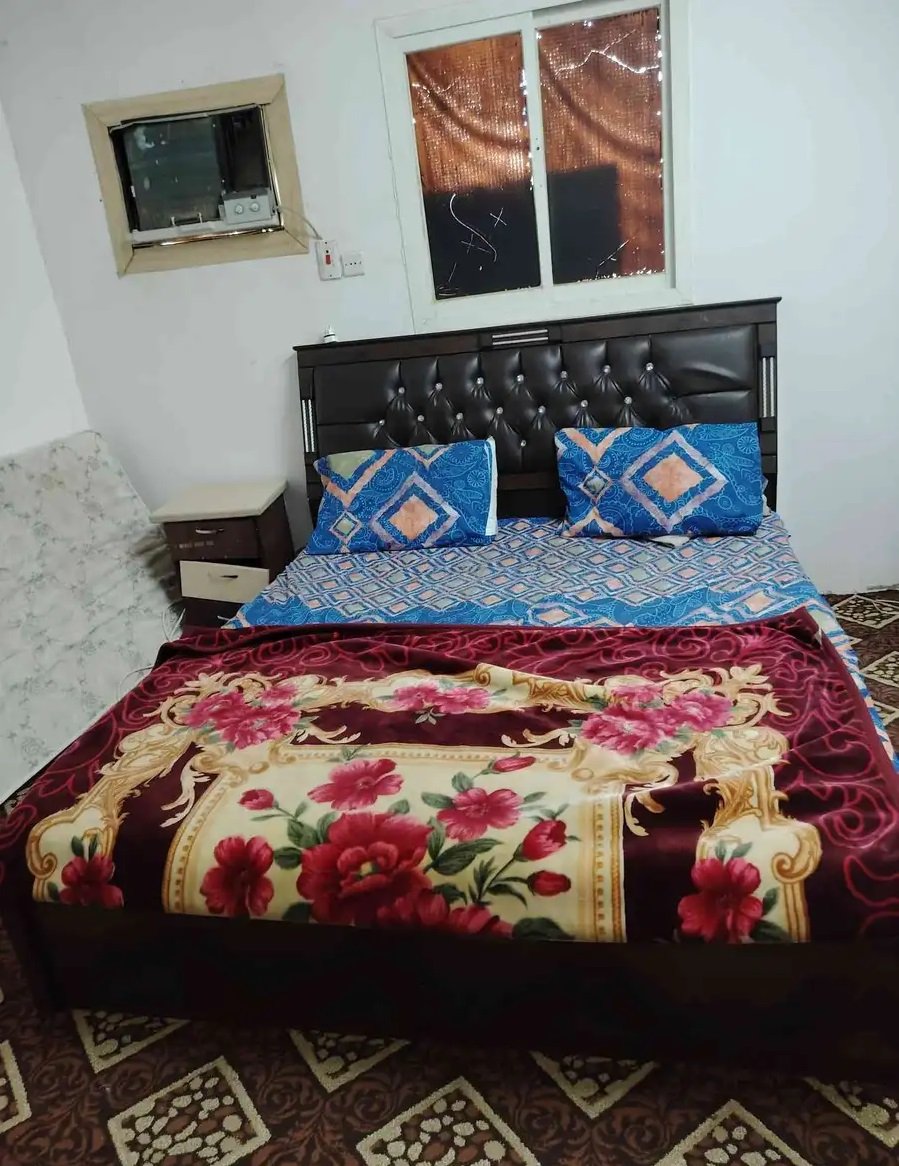 غرفة نوم مستخدمة لون بني بحاله طيبه