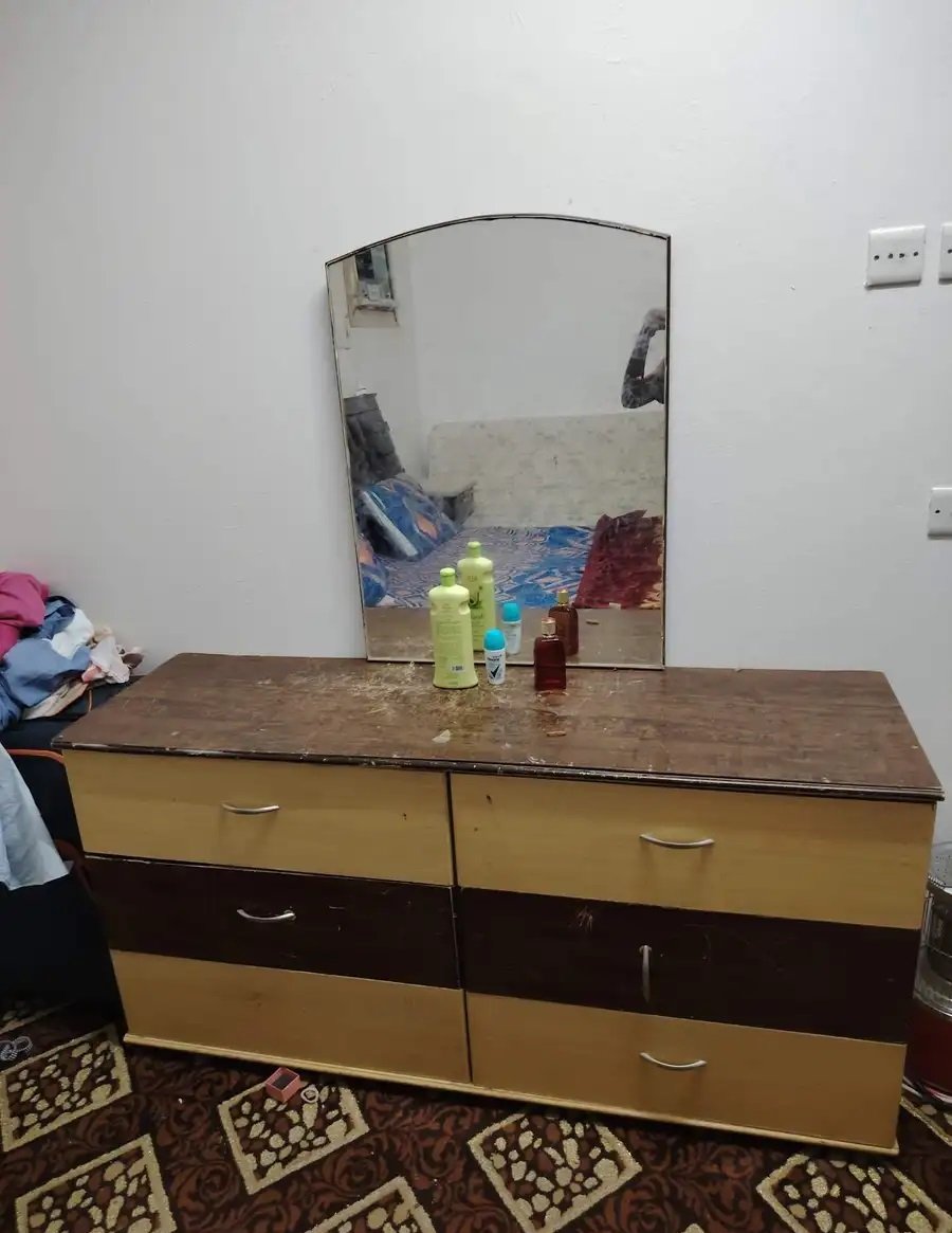 غرفة نوم مستخدمة لون بني بحاله طيبه