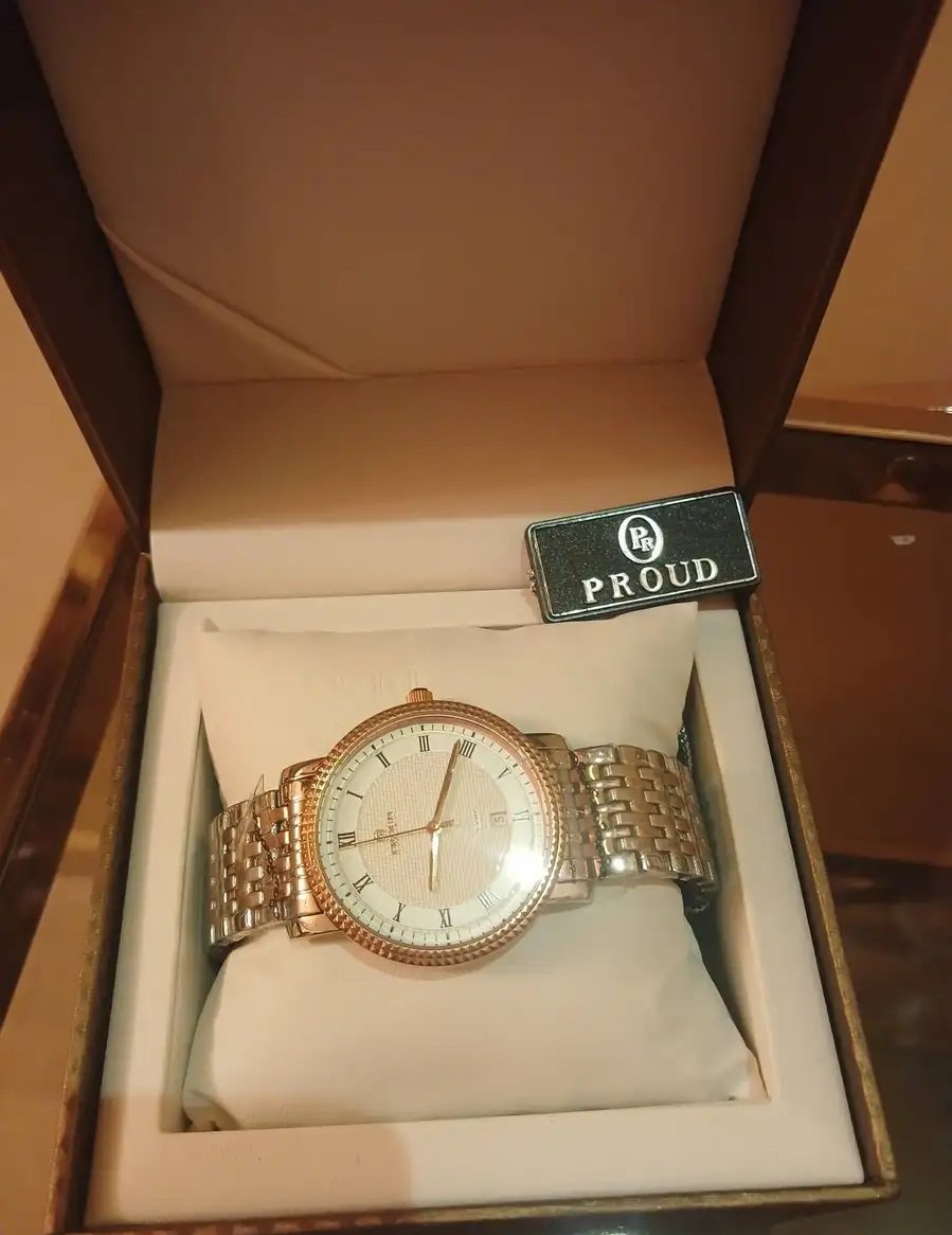 ساعه جديده لم تستعمل ابدا