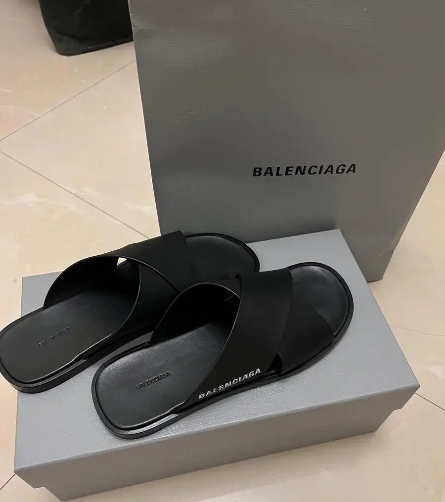 سليبر رجالي ماركة بلنسياقا