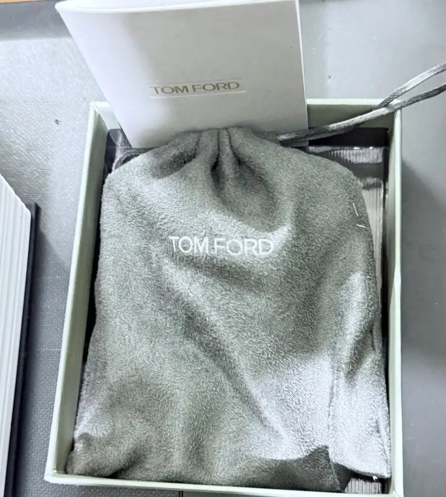 للبيع محفظة أصلية ماركة توم فورد