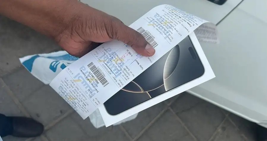 ايفون 16 برو ماكس تيتانيوم طبيعي 256 جيجا مع فاتورة اكسترا