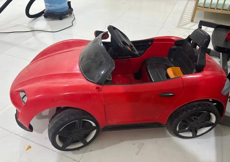 سيارة أطفال كهربائية