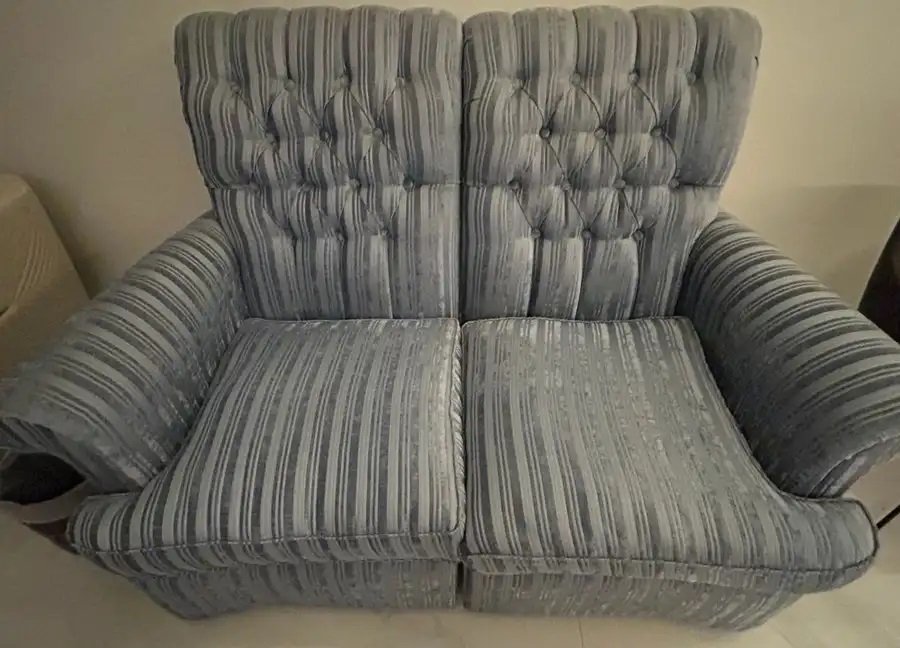 للبيع كنب طقم نظيف