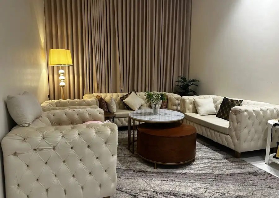 للبيع كنب مع الطاوله