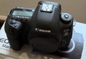 كاميره كانون احترافيه D5 mark IV