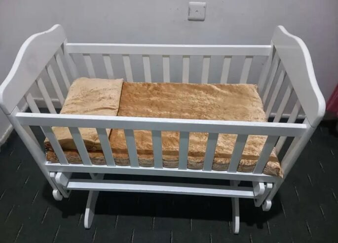 سرير اطفال