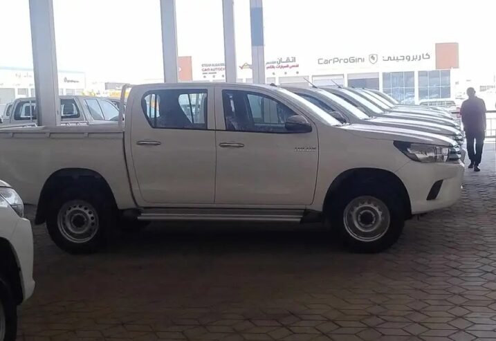 Toyota Hilux petrol automatic 2025