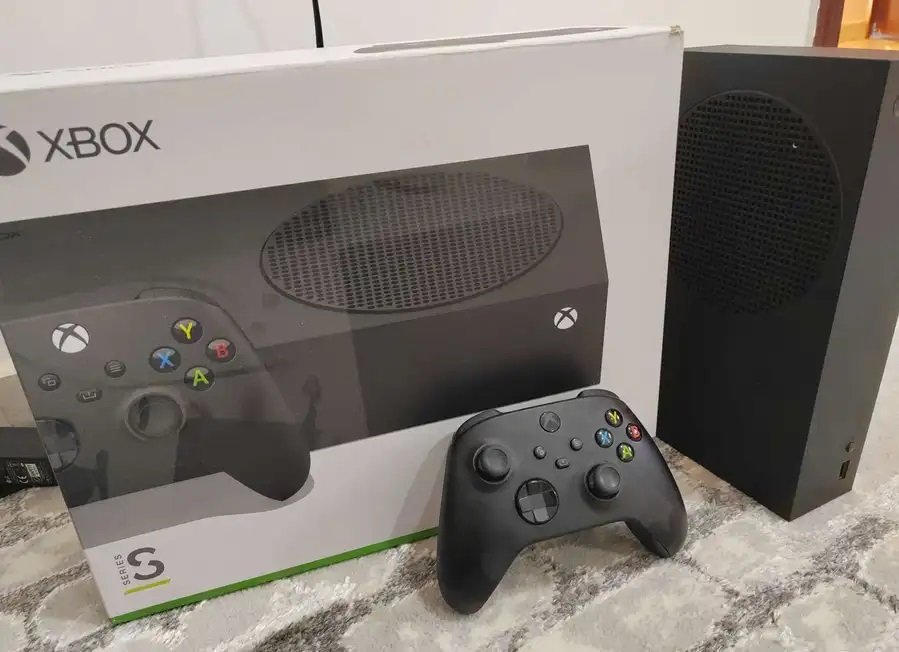 اكس بوكس سيريس اس لون أسود ون تيرا معه بطاريتين وشاحن لليد