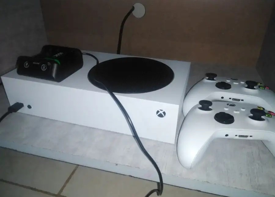 إكس بوكس مع يد وجميع ملحقاته