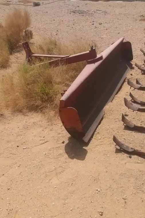 للبيع معدّات زراعية (مشط ومسّاح)