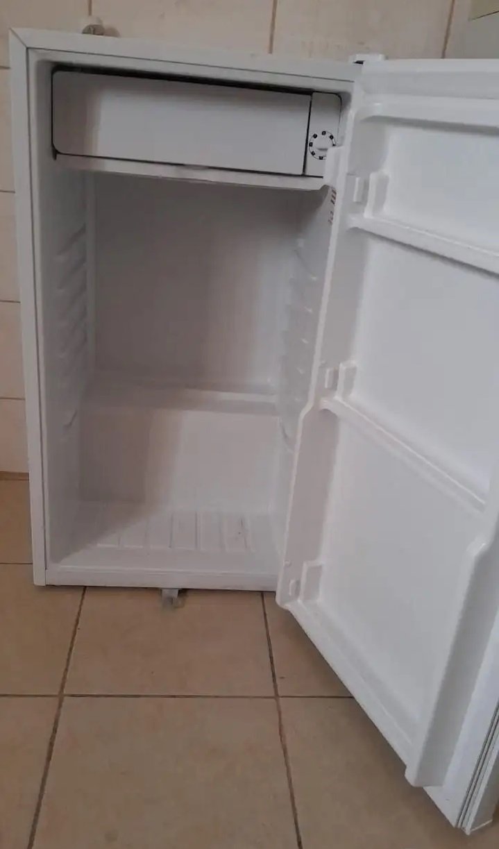 ثلاجة للبيع نظيفه الحد 400 ريال