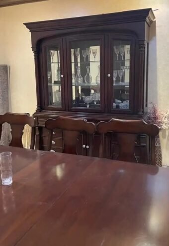 طاولة طعام