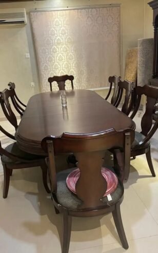 طاولة طعام