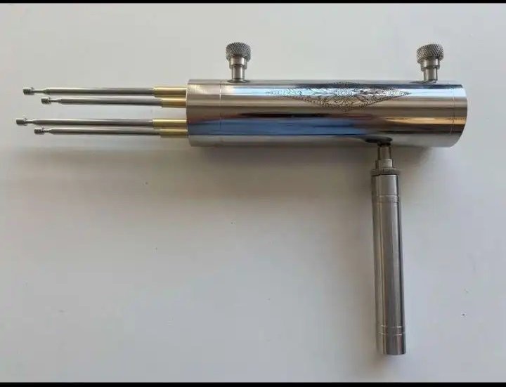 جهاز يكتشف المعادن