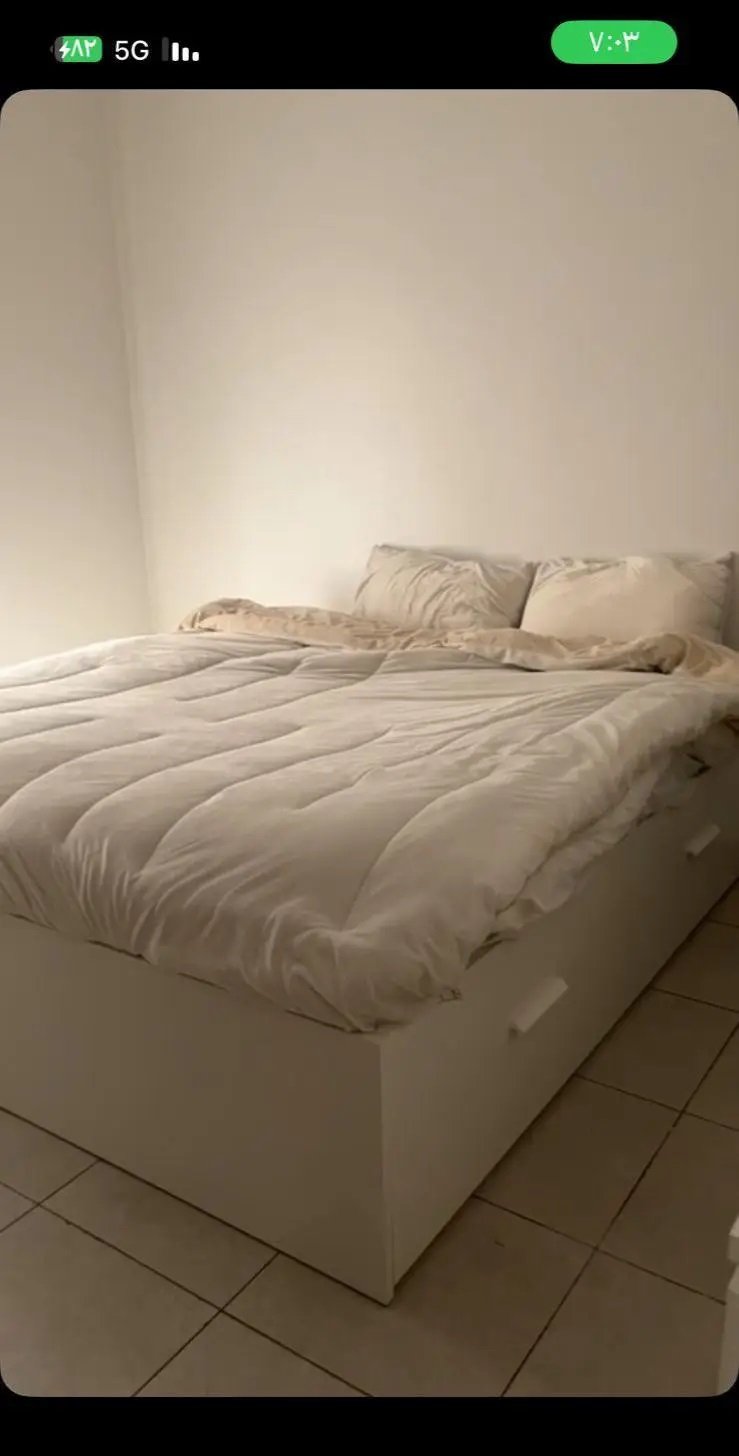 سرير للبيع مع المرتبه