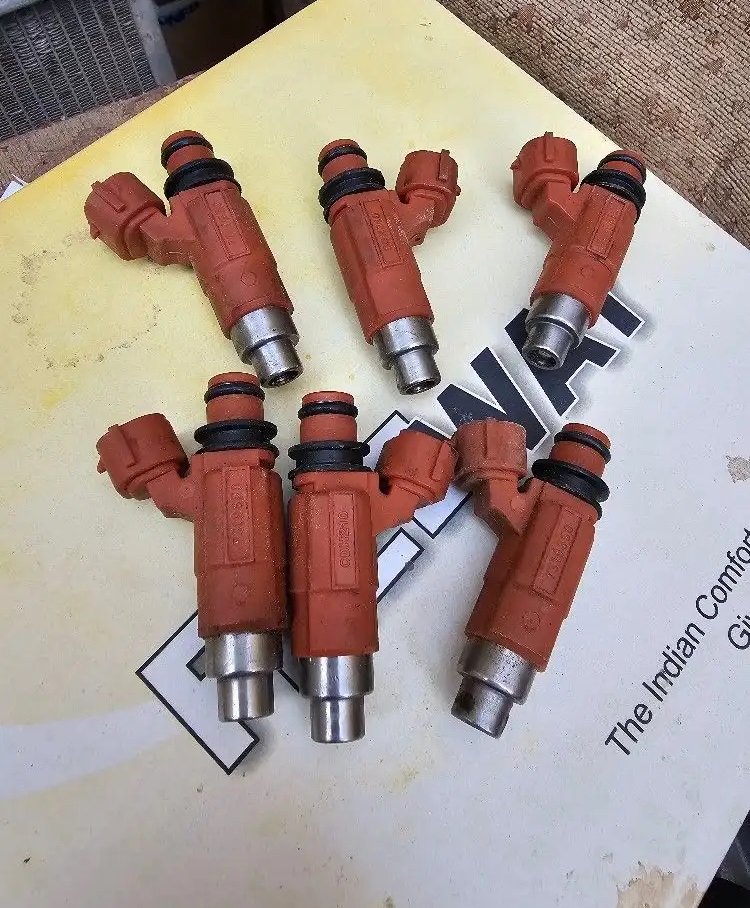 6 بخاخات بنزين 230cc ميتسوبيشي