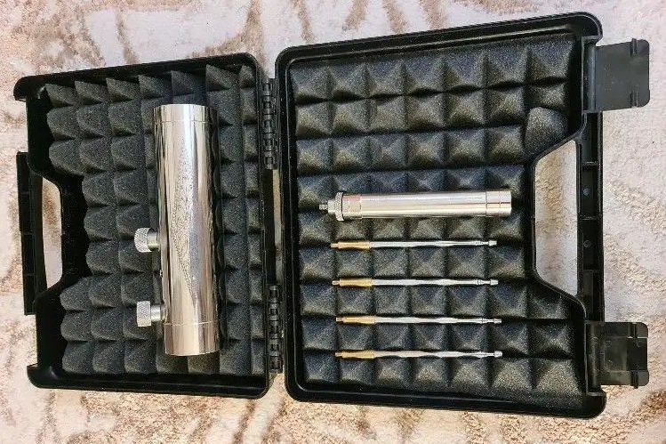 جهاز يكتشف المعادن