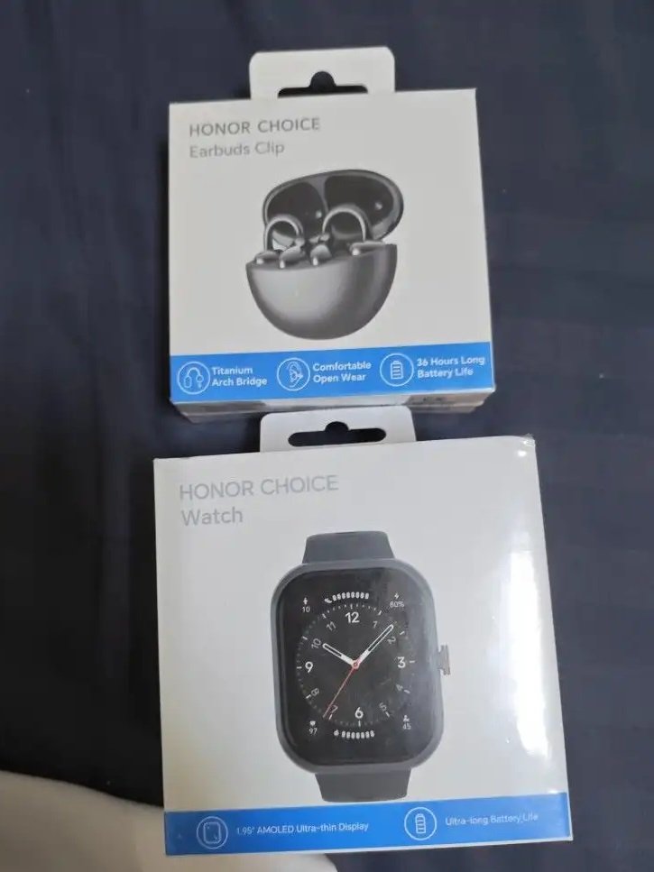 الساعه والسماعه ب 600 ريال