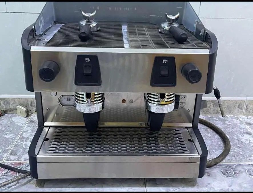 مكينة قهوة شبه جديده