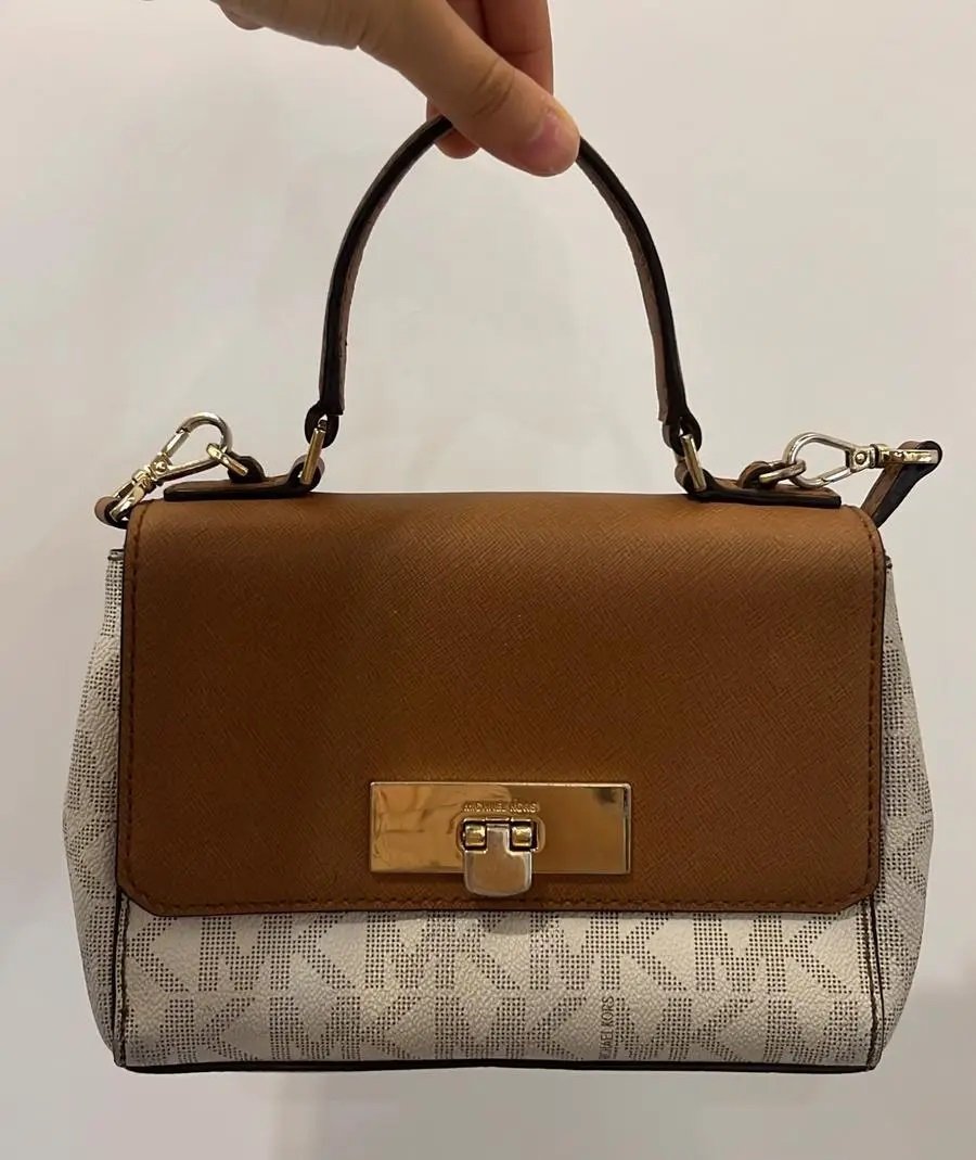 شنطة مايكل كورس