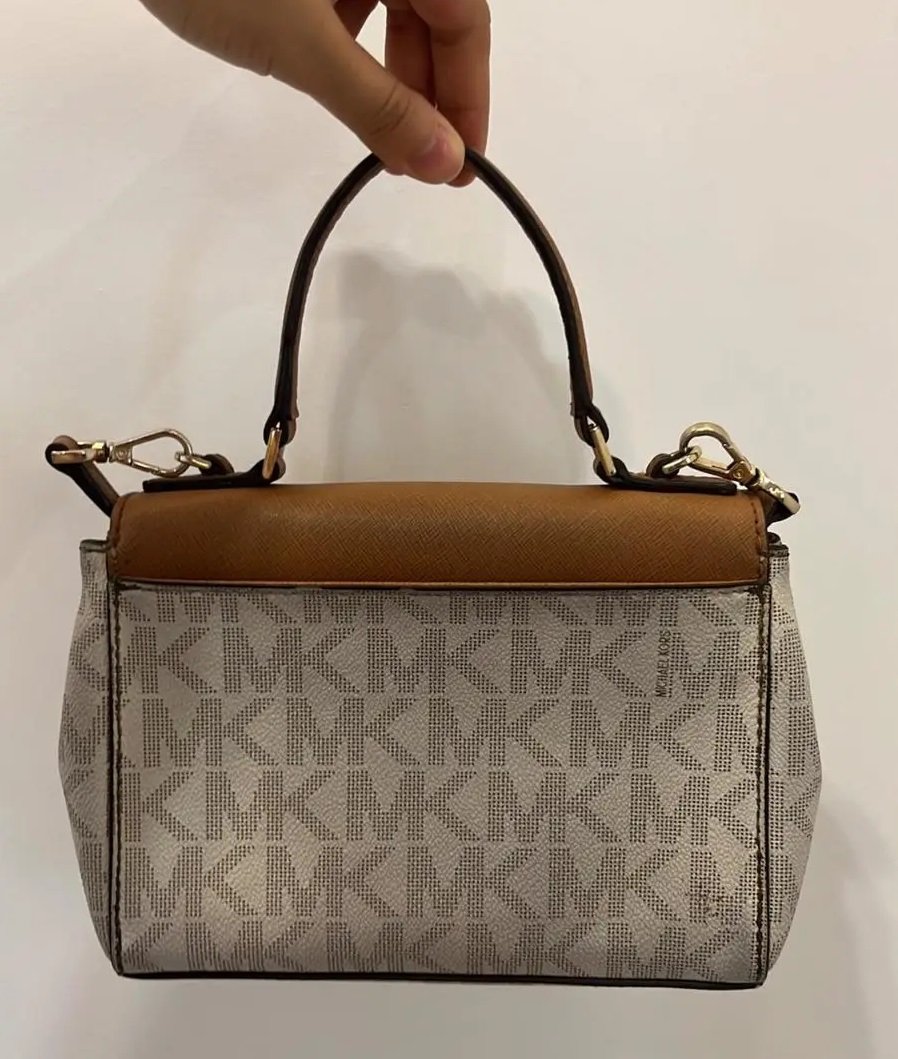 شنطة مايكل كورس