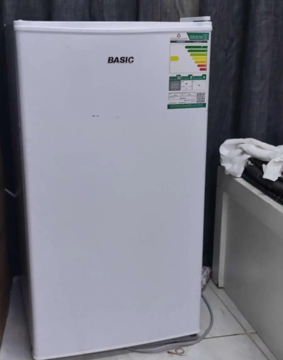 ثلاجة نظيفة جدا استعمال نظيف 270 ريال غير قابل للتفاوض