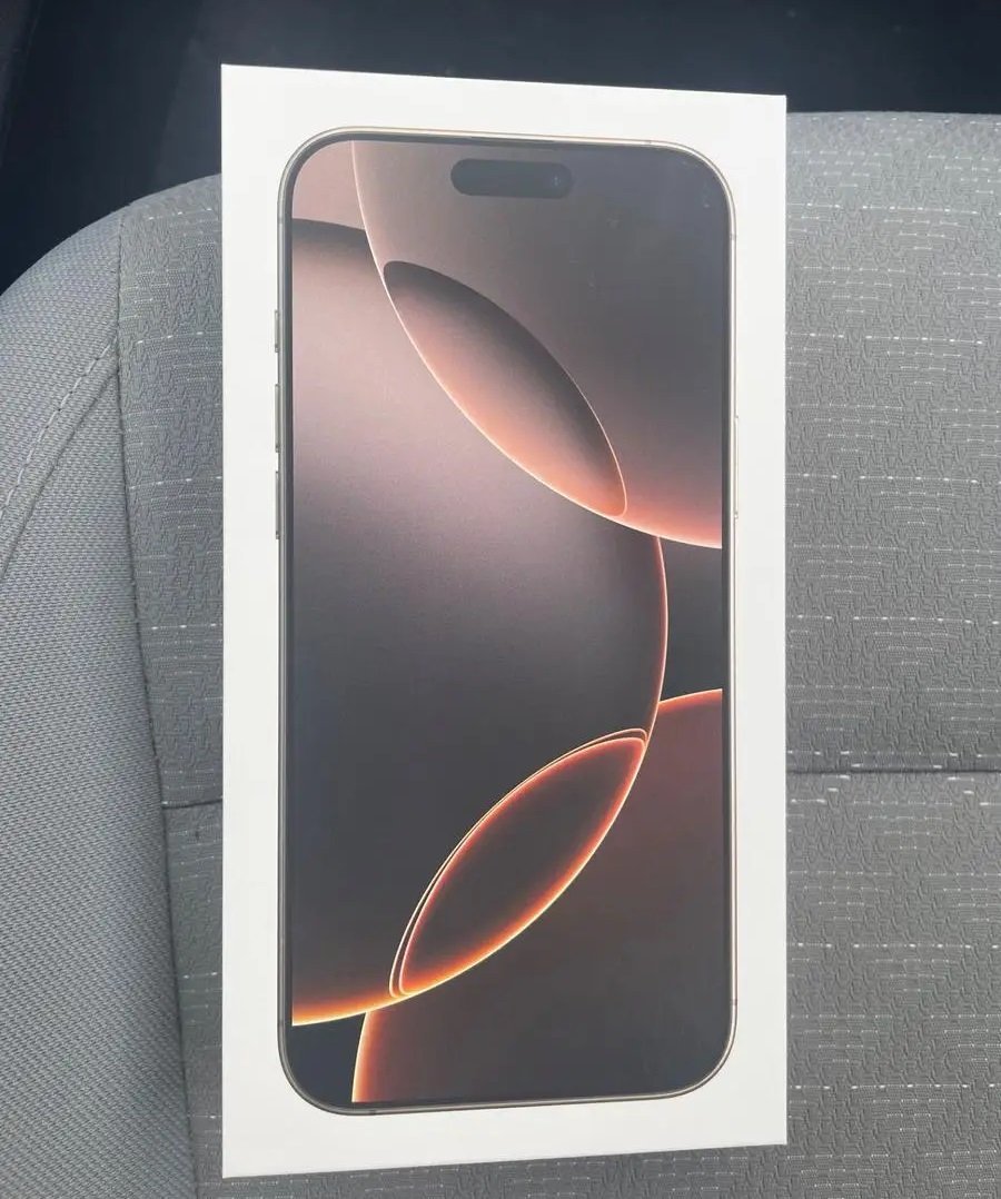 ايفون 16 بلاتنيوم صحراوي