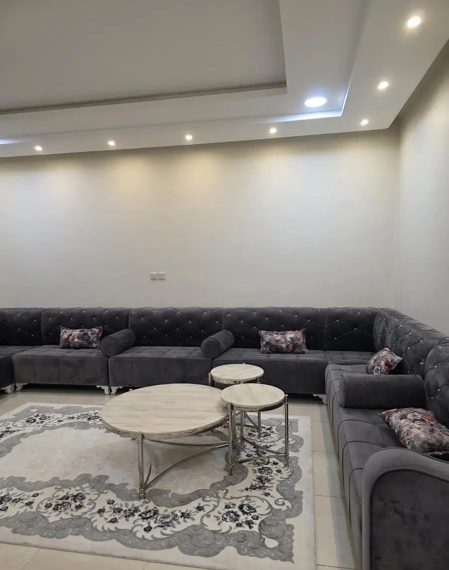 كنب وطاولات لبيع