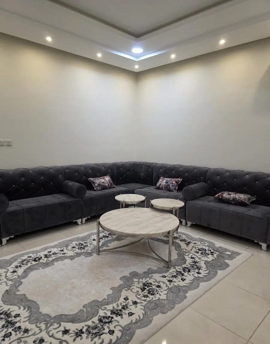 كنب وطاولات لبيع