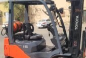 للبيع رافعة شوكية بنزين وغاز تايوتا رافعه فوركلفت