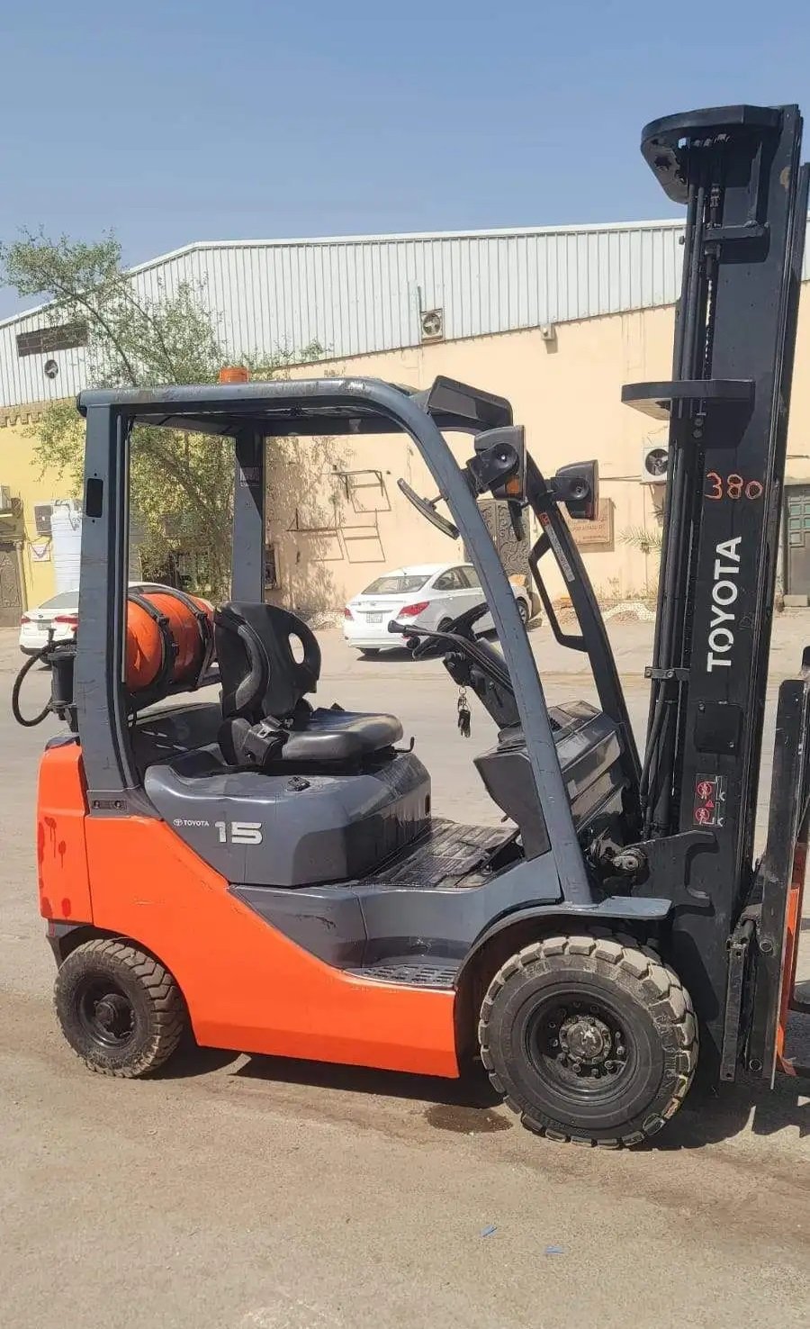 للبيع رافعة شوكية بنزين وغاز تايوتا رافعه فوركلفت