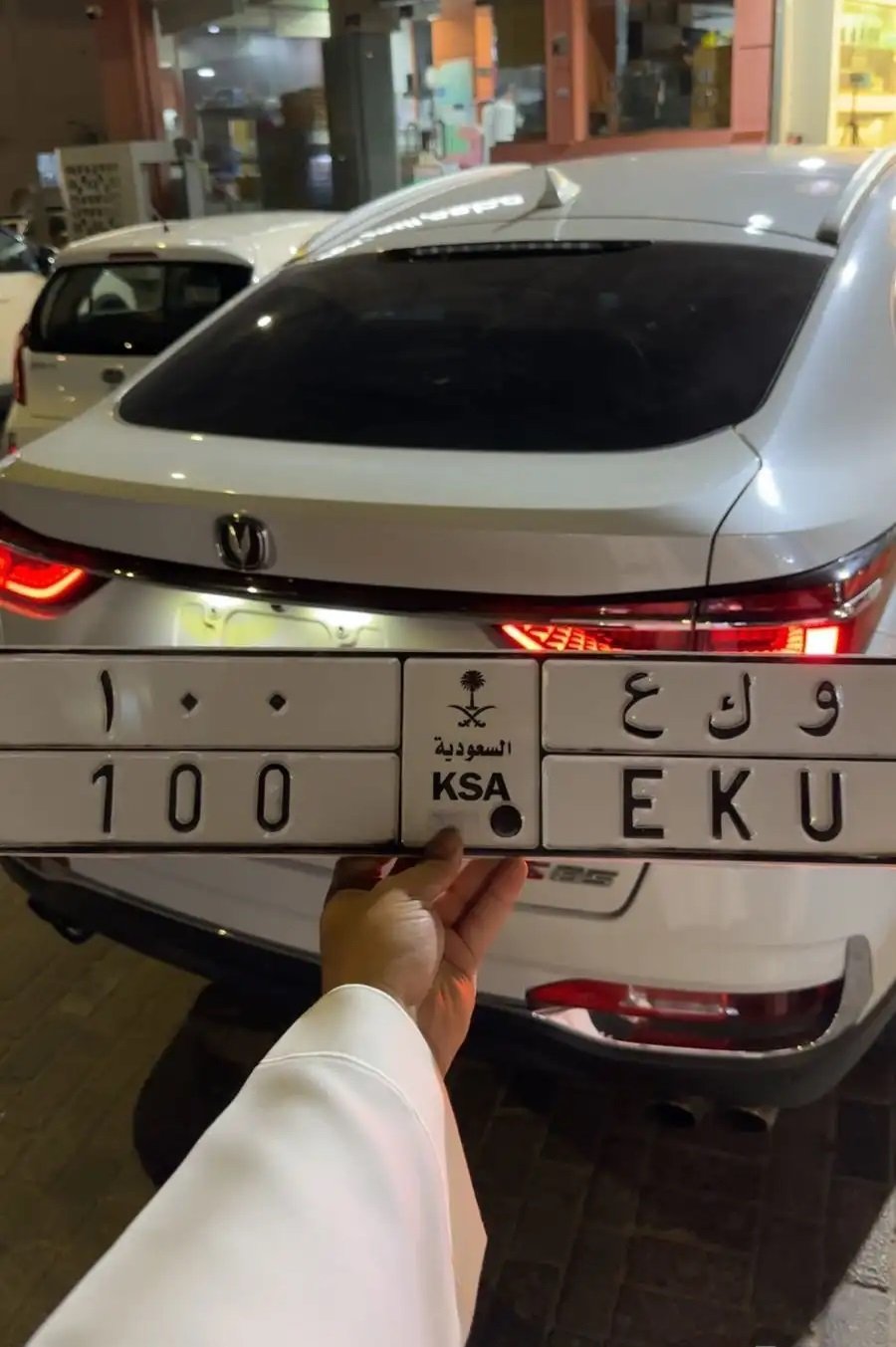 لوحة مميزه رقم 100