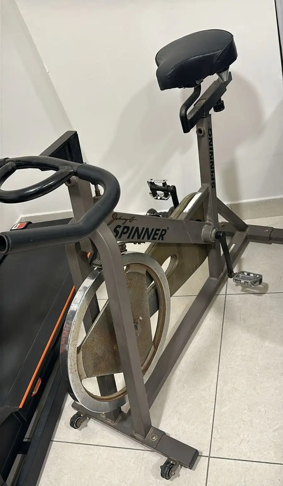 أجهزة رياضية نظيف جديد استخدمنا مرة مرتين بس