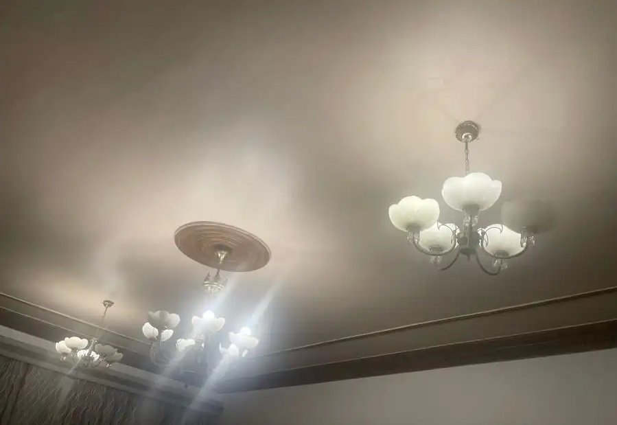 ثلاث نجفات للبيع