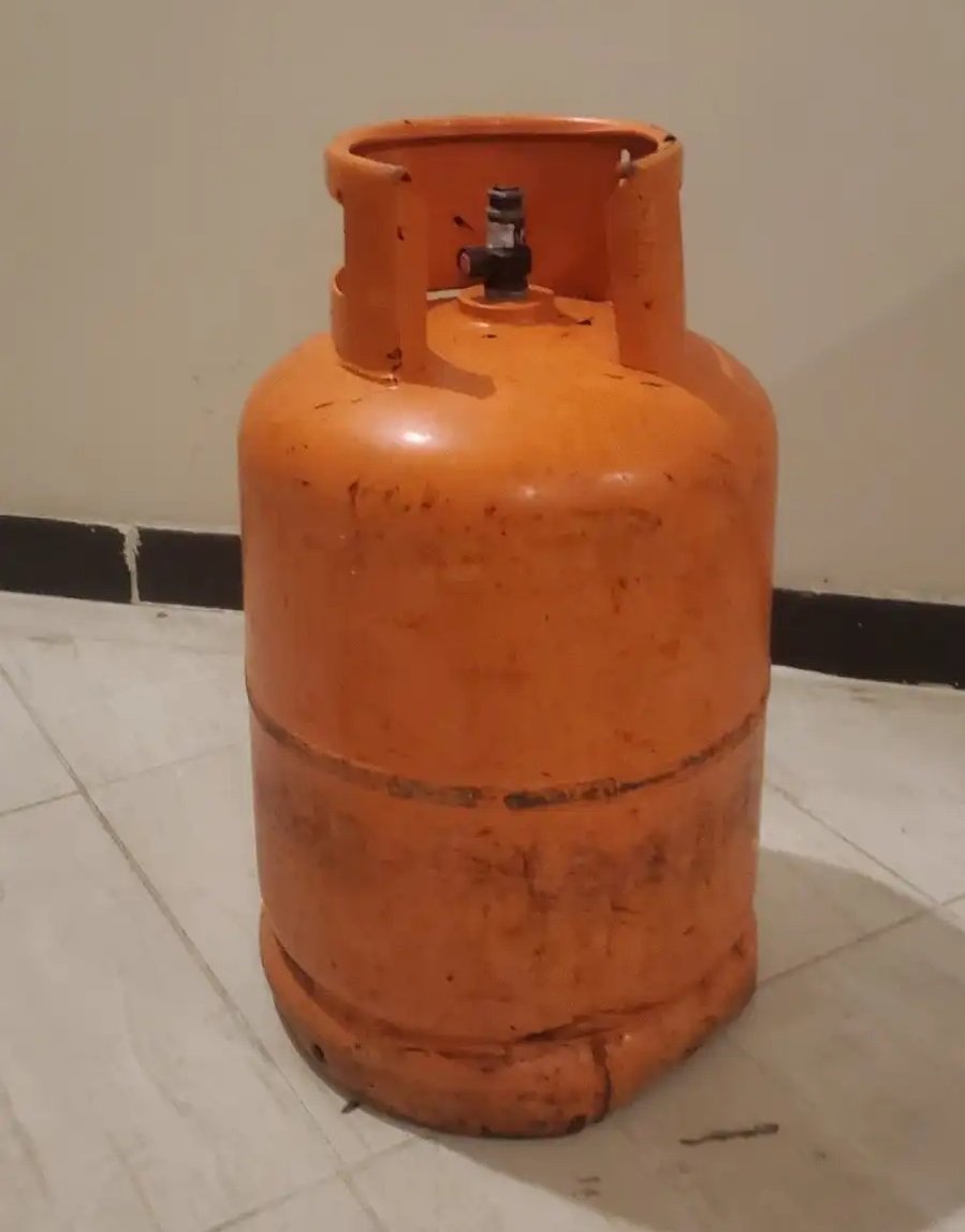 تلفزيون استعمال 4 شهور 500 أنبوبة 150 مليانة