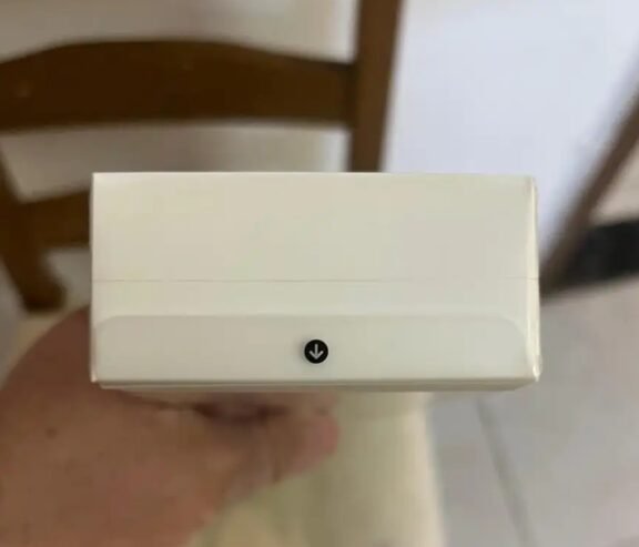 ساعة ابل الإصدار السادس ابل واتش ما انفكت من الكرتون
