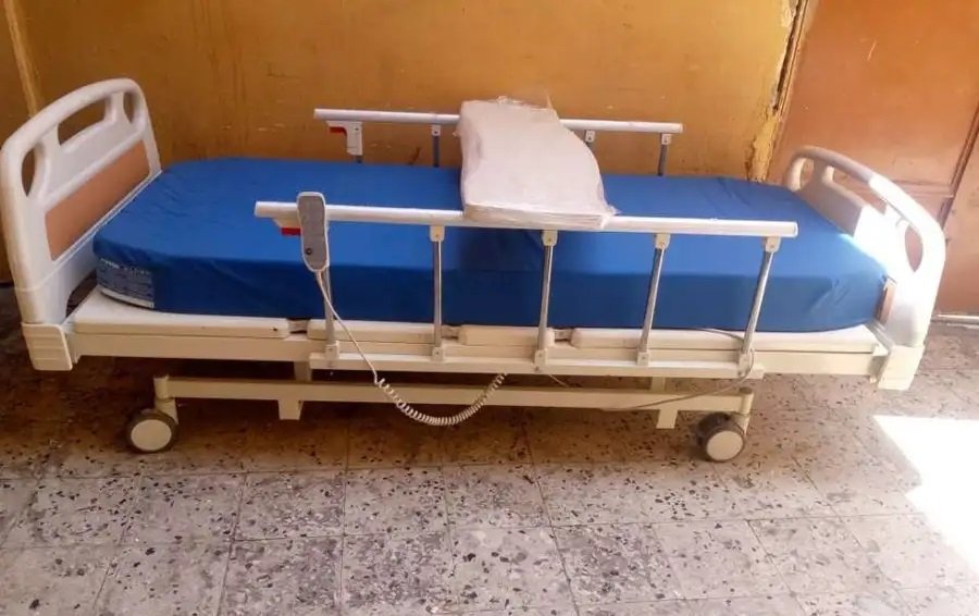 سرير طبي كهربائي