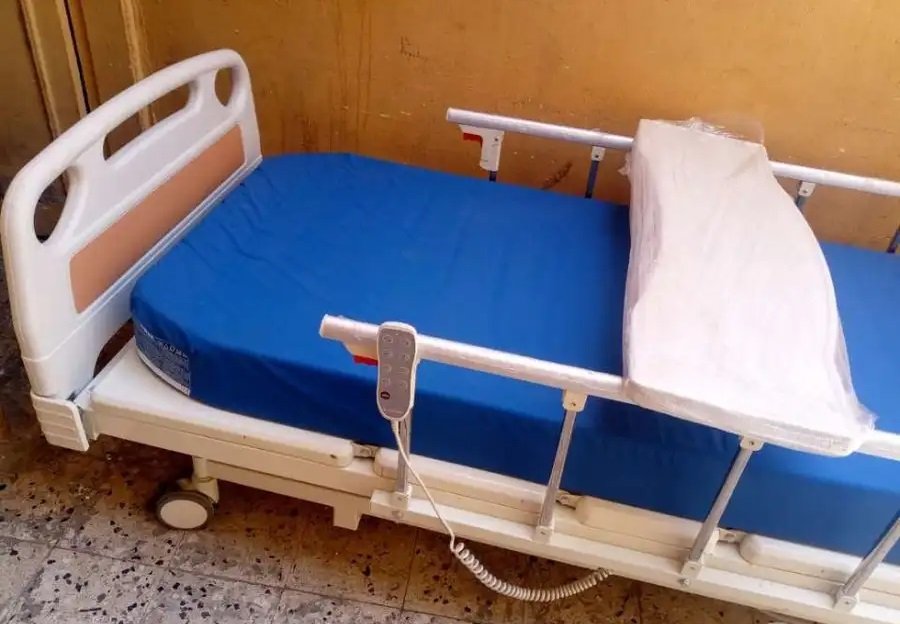 سرير طبي كهربائي